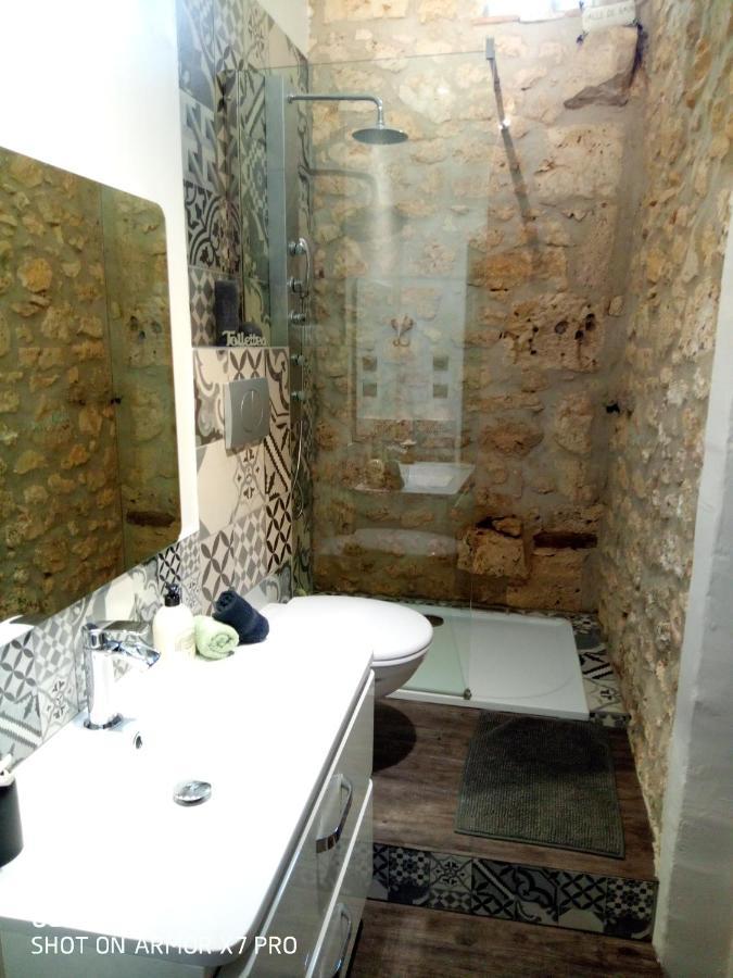לינה וארוחת בוקר Issigeac Coeur De Vigne A Colombier 24560 מראה חיצוני תמונה
